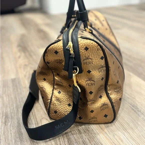 Luxury Metallic Gold and Black Weekender Bag - Picture 2 of 12